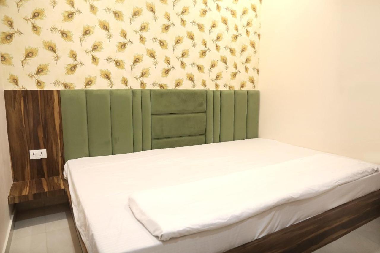Hotel Keshavam Inn Mathura Eksteriør billede
