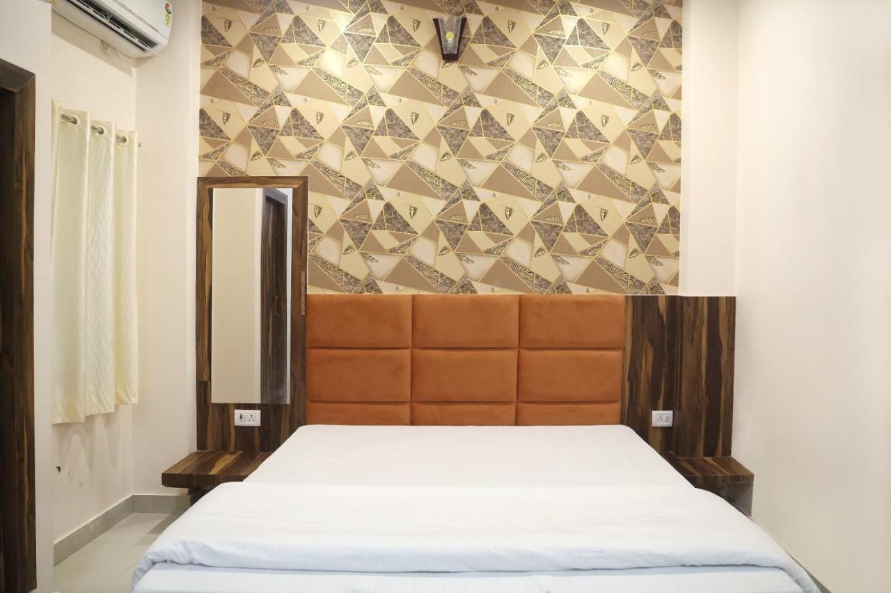 Hotel Keshavam Inn Mathura Eksteriør billede